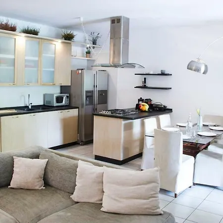 Hintown Charming Flat In